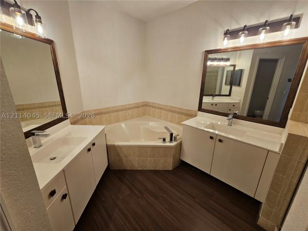 11384 NW 84th Ter, Doral, Florida 33178, image 1