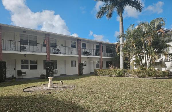 Suburbanite Square, 3700 Harrison St #8A, Hollywood, Florida 33021, image 2