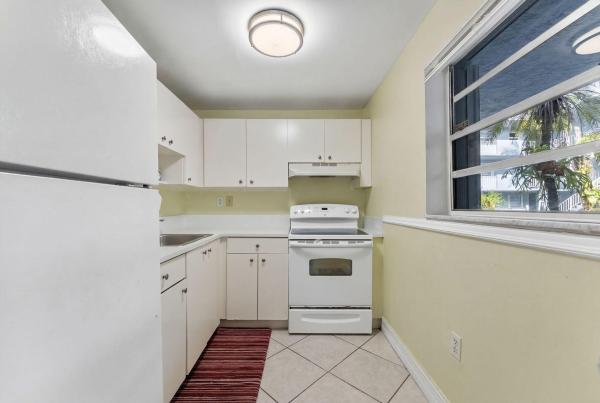 Los Suenos, 1725 W 60th St #F-126, Hialeah, Florida 33012, image 2
