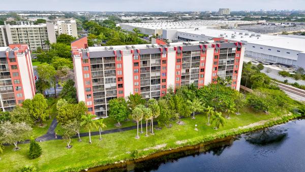 Cypress Bend, 2200 S Cypress Bend Dr #702, Pompano Beach, Florida 33069, image 1