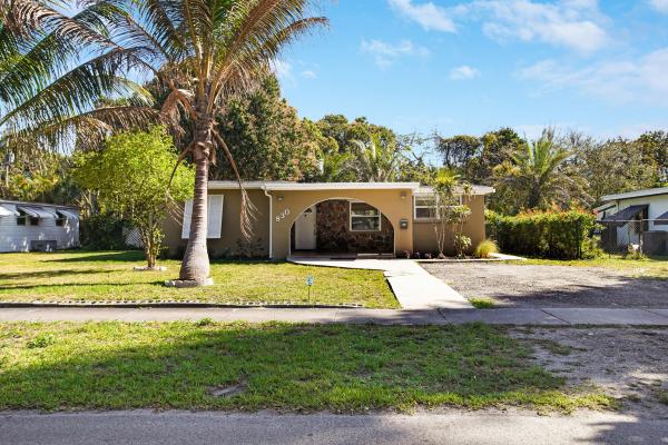 Irons Manor High Pine, 830 NE 140th St, North Miami, Florida 33161, image 2