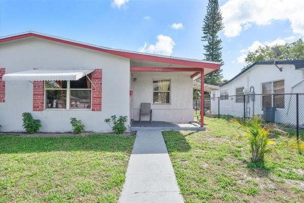 Park Plaza, 640 SW 28th, Fort Lauderdale, Florida 33312, image 1