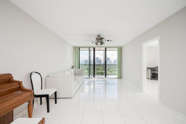 Coronado Tower 1, 20335 W Country Club Dr #1704, Aventura, Florida 33180, image 3