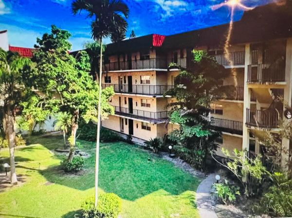 The Lakes Of Inverrary, 3330 Spanish Moss Ter #406, Lauderhill, Florida 33319, image 3