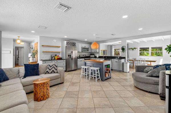 Palm Springs Village, 320 Riverdale Rd, Palm Springs, Florida 33461, image 2