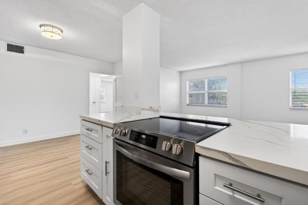 Horizon House, 2555 NE 11th St #202, Fort Lauderdale, Florida 33304, image 1