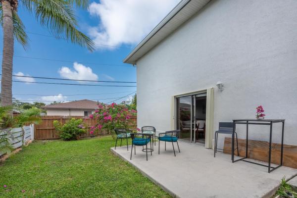 Mango Villas Townhouse, 324 W Pine St #11, Lantana, Florida 33462, image 1