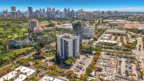Bonavida, 20100 W Country Club Dr #707, Aventura, Florida 33180, image 2