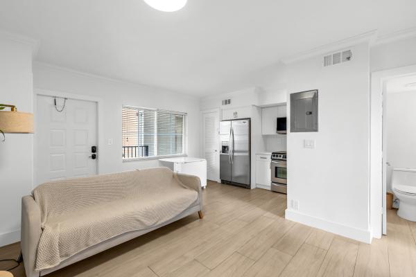 Gulfstream Of Las Olas, 924 SE 2nd #32, Fort Lauderdale, Florida 33301, image 1