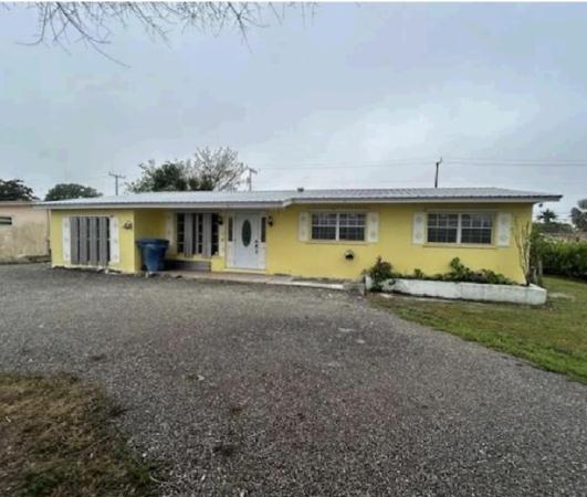 Braddocks, 740 SE 2nd, Belle Glade, Florida 33430, image 1