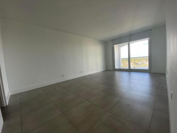 The Carriage House, 5401 Collins Ave #620, Miami Beach, Florida 33140, image 2