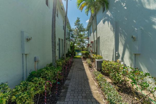 Thousand Oaks, 3149 Laurel Ridge Cir, Riviera Beach, Florida 33404, image 1