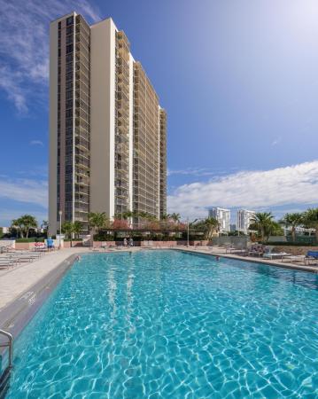 Coronado Tower 1, 20335 W Country Club Dr #1704, Aventura, Florida 33180, image 1