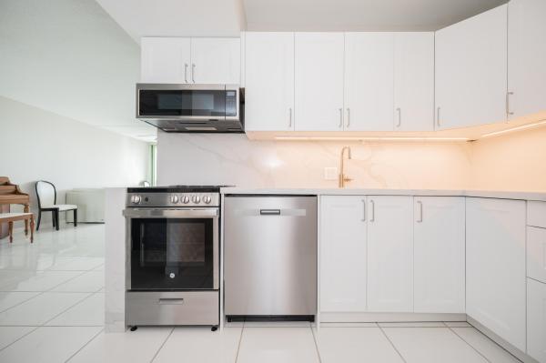 Coronado Tower 1, 20335 W Country Club Dr #1704, Aventura, Florida 33180, image 3