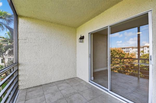 Village Royale Evergreen, 2615 NE 1st Ct #312, Boynton Beach, Florida 33435, image 2