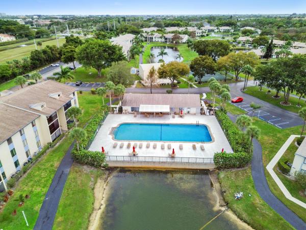 The Palm Club, 1014 Green Pine Blvd #B2, West Palm Beach, Florida 33409, image 1