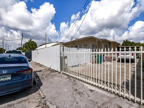 Orange Park, 1757 NW 1st St, Miami, Florida 33125, image 2