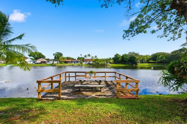 Pembroke Lakes, 1811 NW 119th Ave, Pembroke Pines, Florida 33026, image 1