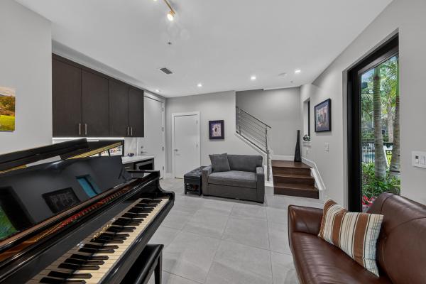 Village At Wilton Manors, 615 NE 22nd Dr, Wilton Manors, Florida 33305, image 1
