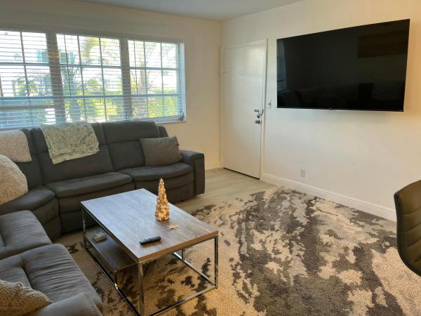 Georgian Courts, 1821 NE 62nd St #411, Fort Lauderdale, Florida 33308, image 2
