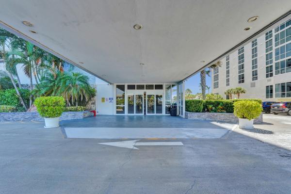 Galt Towers, 4250 Galt Ocean Dr, Fort Lauderdale, Florida 33308, image 1