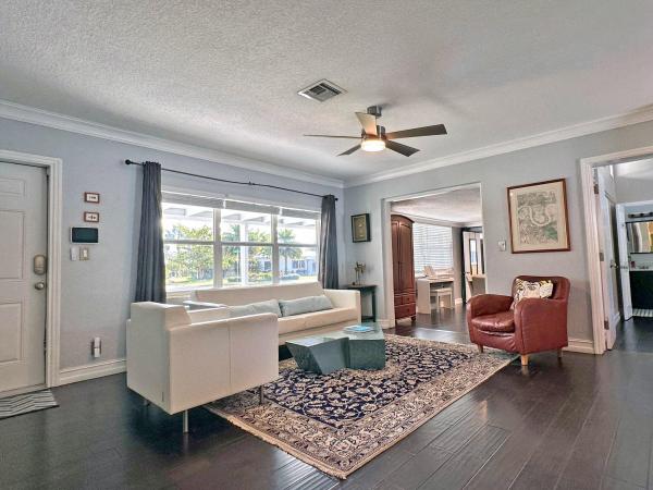 Sunset Manors, 525 NE 27th St, Wilton Manors, Florida 33334, image 3