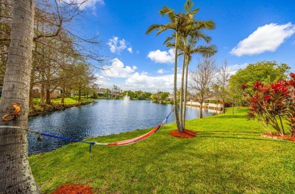 200 E Hemingway Cir, Margate, Florida 33063, image 1