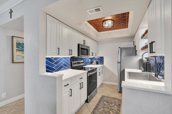 Villa Lago, 3910 Crystal Lake Dr #101, Deerfield Beach, Florida 33064, image 2