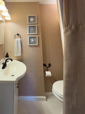 Central Oakland Park, 902 NE 34th St, Oakland Park, Florida 33334, image 1