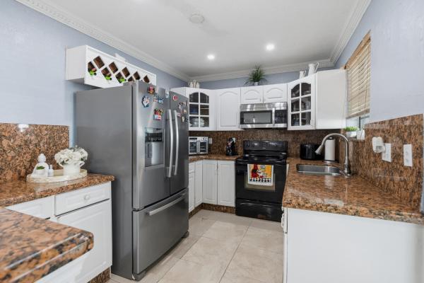 Bradley Manor, 4970 E Palm Ct, Hialeah, Florida 33013, image 1