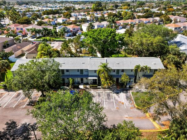 Crystal View Townhomes, 789 Crystal Lake Dr, Deerfield Beach, Florida 33064, image 2