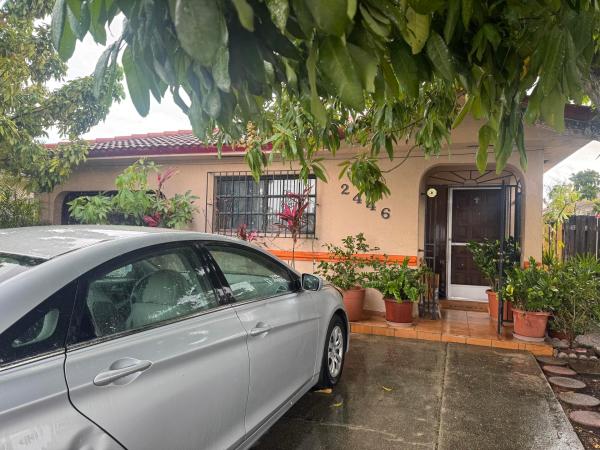 2446 W 70th Pl, Hialeah, Florida 33016, image 1
