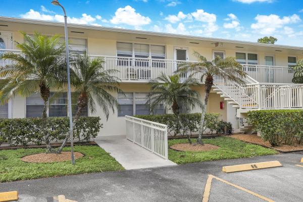 94 Hastings F, West Palm Beach, Florida 33417, image 2