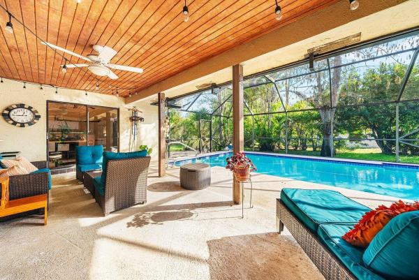Sugar Pond Manor, 1510 Firethorn Dr, Wellington, Florida 33414, image 2