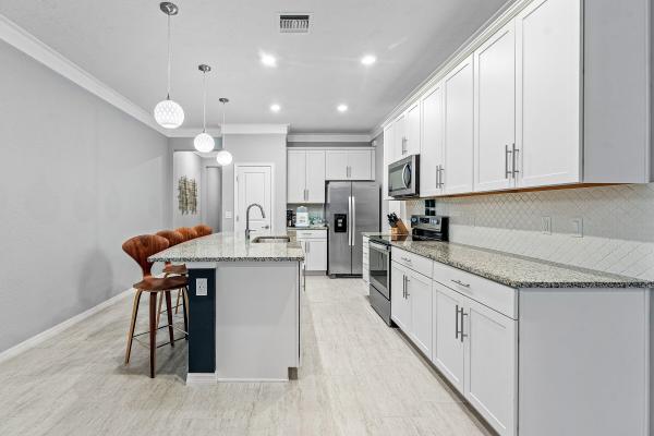 Preston Square, 2345 Byron St, Palm Springs, Florida 33406, image 1
