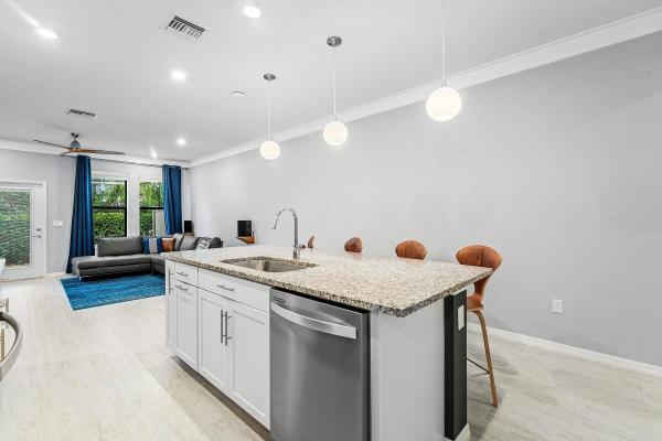 Preston Square, 2345 Byron St, Palm Springs, Florida 33406, image 3