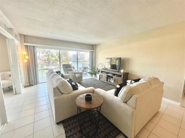 Pompano Yacht & Beach Club, 140 NE 28th Ave #305, Pompano Beach, Florida 33062, image 3
