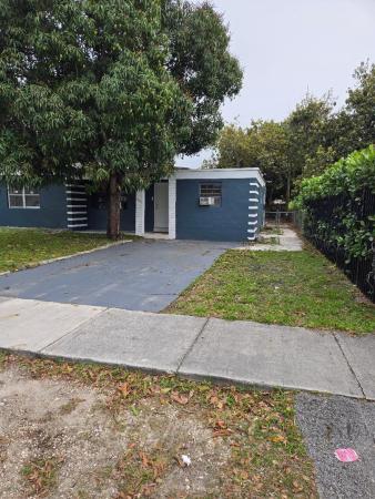 1020 NW 147th St, Unincorporated Dade County, Florida 33168, image 1