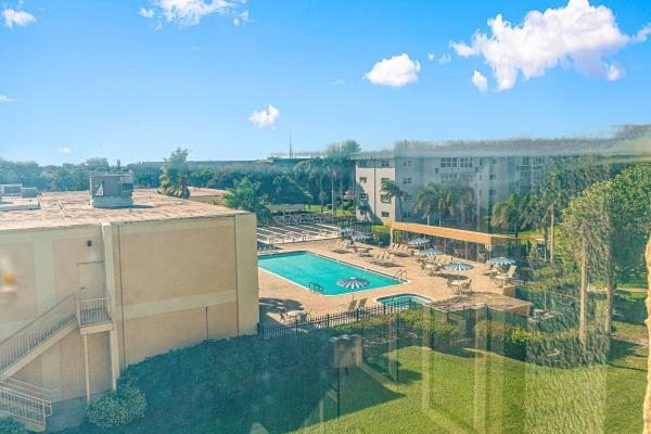 Village Royale Greenbriar, 2515 NE 1st Ct #4100, Boynton Beach, Florida 33435, image 2