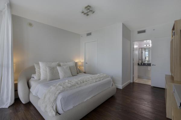 The Ivy At Riverfront, 90 SW 3rd St #TH-700A, Miami, Florida 33130, image 1