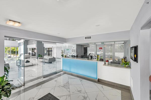 Silver Thatch Atlantic Plaza, 525 N Ocean Blvd, Pompano Beach, Florida 33062, image 1