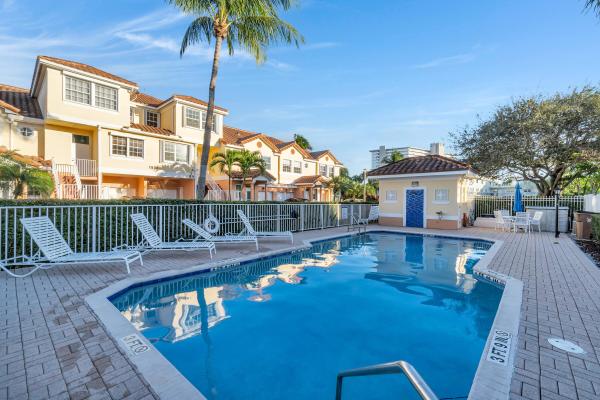 Ocean Breeze Club, 1950 NE 7th St #105, Deerfield Beach, Florida 33441, image 1