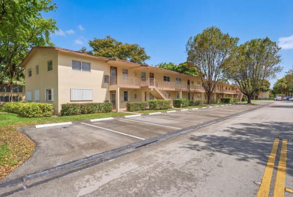 Oriole Gardens 3, 7680 NW 1st St #201, Margate, Florida 33063, image 1