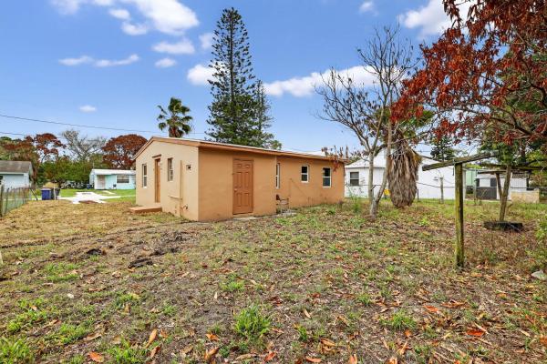 Alamanda Vista, 405 N 22nd St, Fort Pierce, Florida 34950, image 1