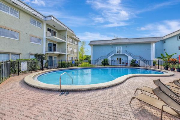 River Manor, 3004 NE 5th Ter #208-c, Wilton Manors, Florida 33334, image 1