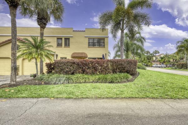 44 Uno Lago Dr, North Palm Beach, Florida 33408, image 1