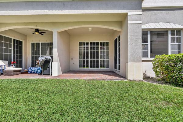 Carriage Pointe Townhomes, 145 Nottingham Pl, Boynton Beach, Florida 33426, image 2