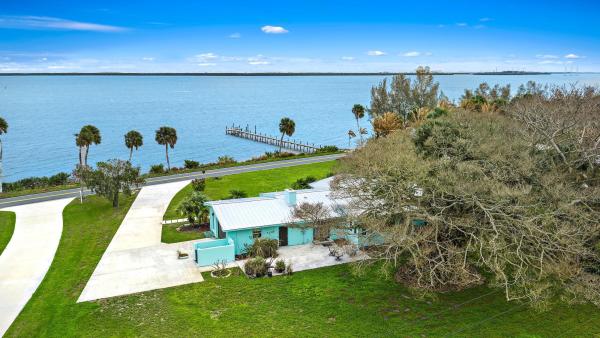 6205 S Indian River Dr, Fort Pierce, Florida 34982, image 1