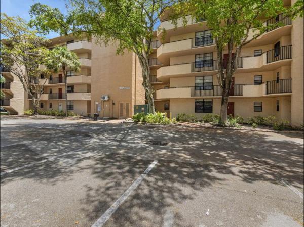 Blue Lake, 3550 Blue Lake Dr #404, Pompano Beach, Florida 33064, image 1