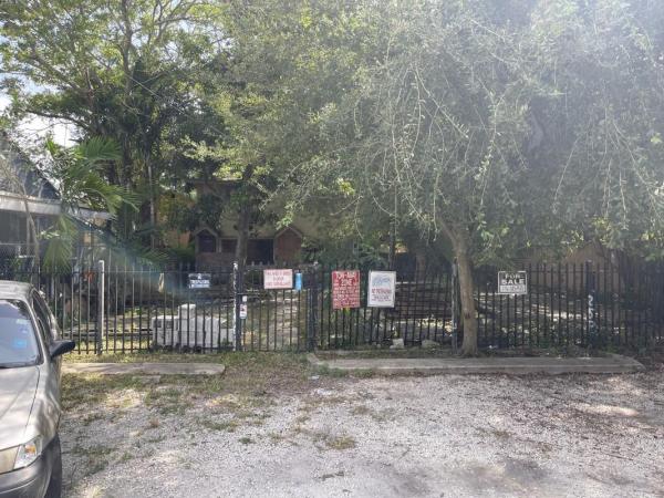 Dixie Highway, 252 NE 57th St, Miami, Florida 33137, image 2